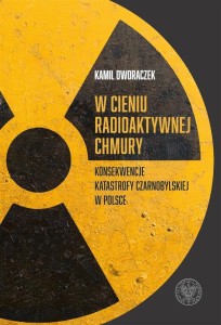 W CIENIU RADIOAKTYWNEJ CHMURY, KAMIL DWORACZEK