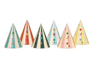 CZAPECZKI Z POMPONAMI 16CM 6SZT