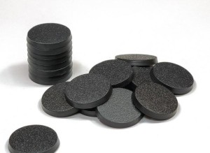 PODSTAWKA PLASTIKOWA DO FIGUREK 25MM 20SZT